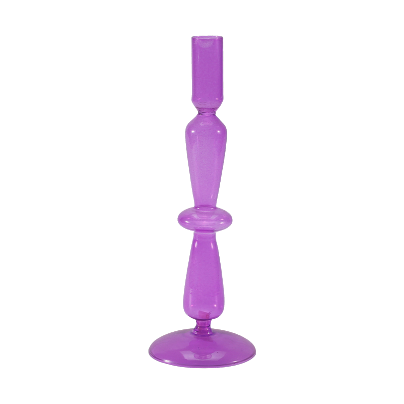 Colección de candelabros de vidrio delgados y apilados