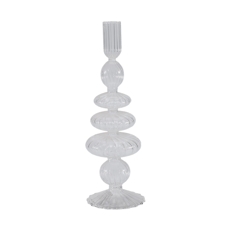 Colección de candelabros de vidrio delgados y apilados