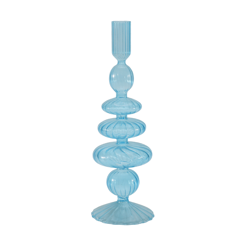 Colección de candelabros de vidrio delgados y apilados